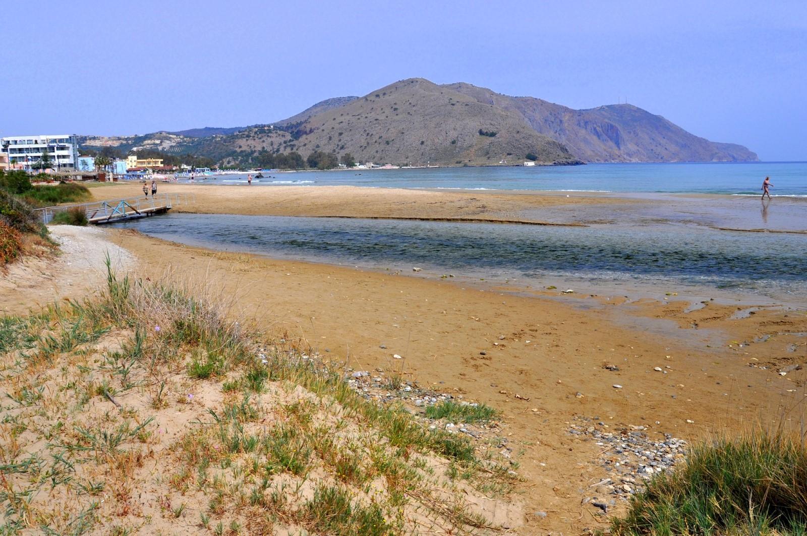 Κρήτη: Νεκρή 74χρονη τουρίστρια στην παραλία Καβρού – Έχασε τις αισθήσεις της ενώ κολυμπούσε