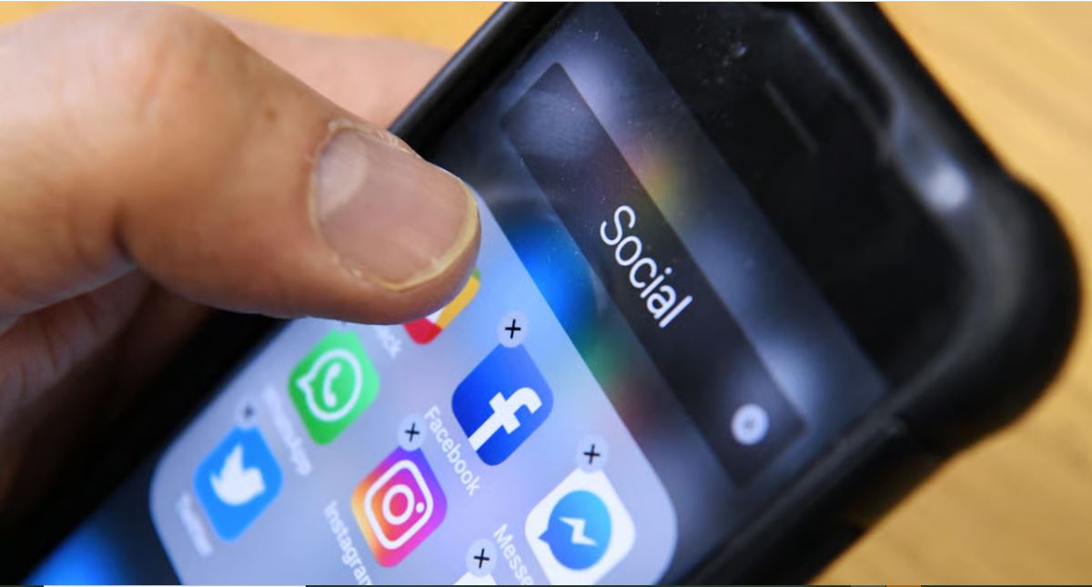 Βρετανία: Εξετάζεται το ενδεχόμενο περιορισμού των εφήβων στα social media – Τέλος μετά το πέρας των δύο ωρών