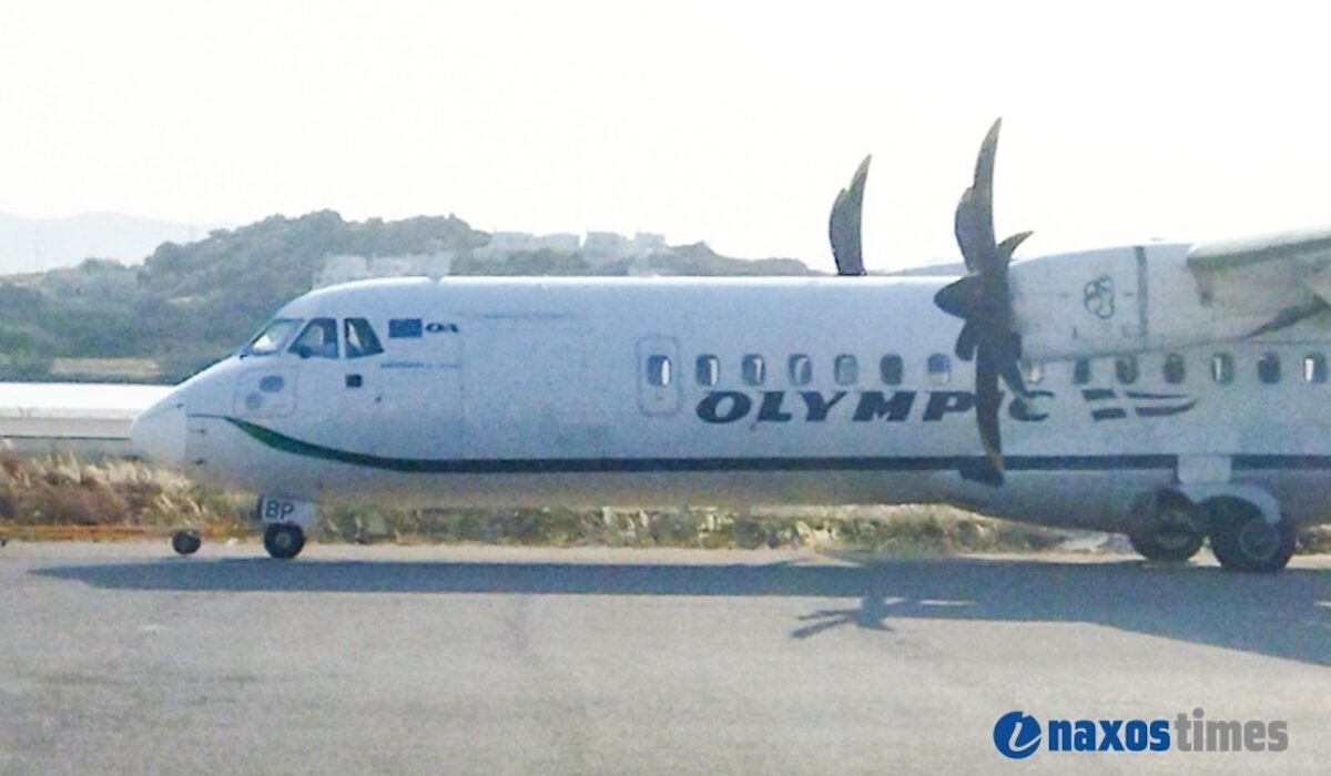 Νάξος: Η στιγμή που ο κινητήρας αεροσκάφους της Olympic Air «τυλίγεται» στις φλόγες (βίντεο)