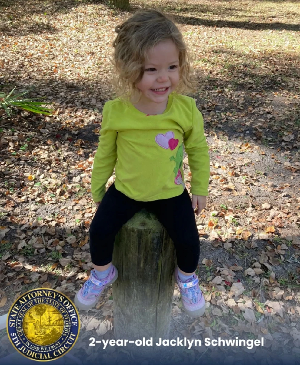 Έσπασε τη σπονδυλική στήλη 2χρονου παιδιού επειδή τον χώρισε η μητέρα του!