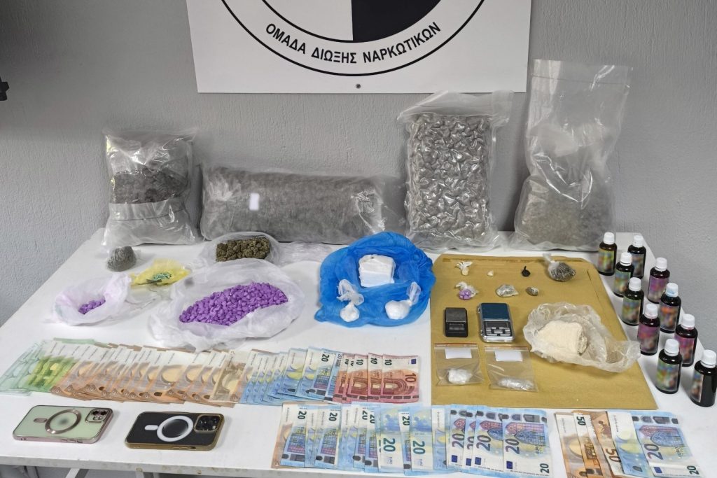 Βέροια: Χειροπέδες σε δύο άνδρες για κατοχή και διακίνηση ποικίλων ναρκωτικών ουσιών