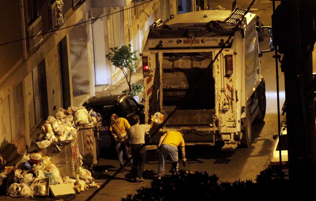 Κυψέλη: Βίντεο ντοκουμέντο από την άγρια επίθεση που δέχθηκε υπάλληλος καθαριότητας του Δήμου Αθηναίων