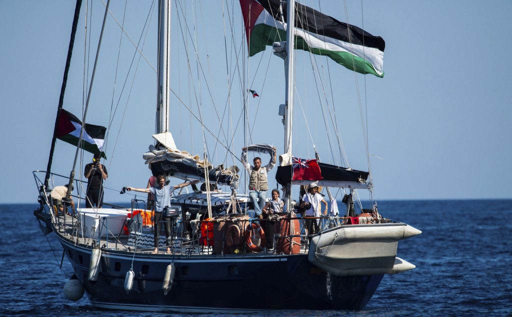 Ο ισραηλινός Στρατός κατέλαβε το υπό βρετανική σημαία ιστιοφόρο Madleen (βίντεο)