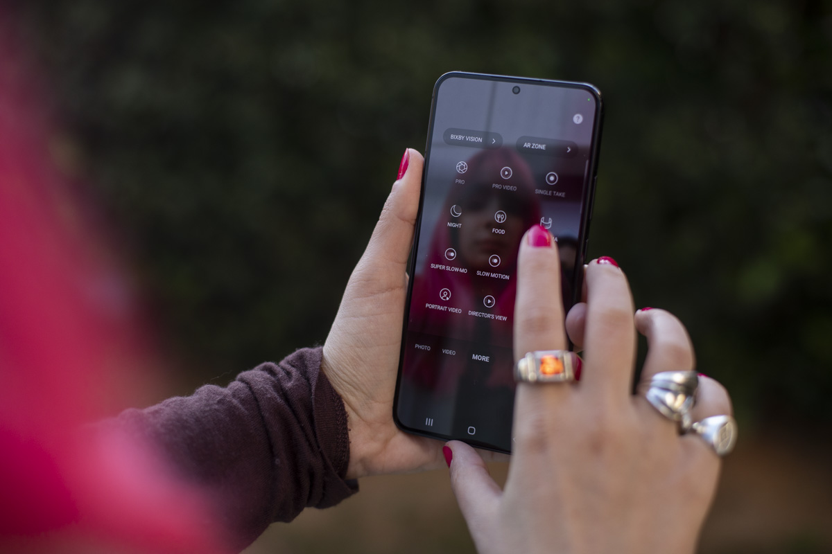 Αυτοί είναι οι λόγοι που το κινητό τηλέφωνο υπερθερμαίνεται το καλοκαίρι: Πώς μπορείτε να το διατηρείτε «δροσερό»