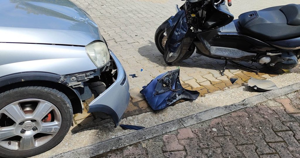 Σφοδρό τροχαίο στην Αμαλιάδα: Στο νοσοκομείο, οδηγός μηχανής με σοβαρά τραύματα στο κεφάλι μετά από σύγκρουση με ΙΧ