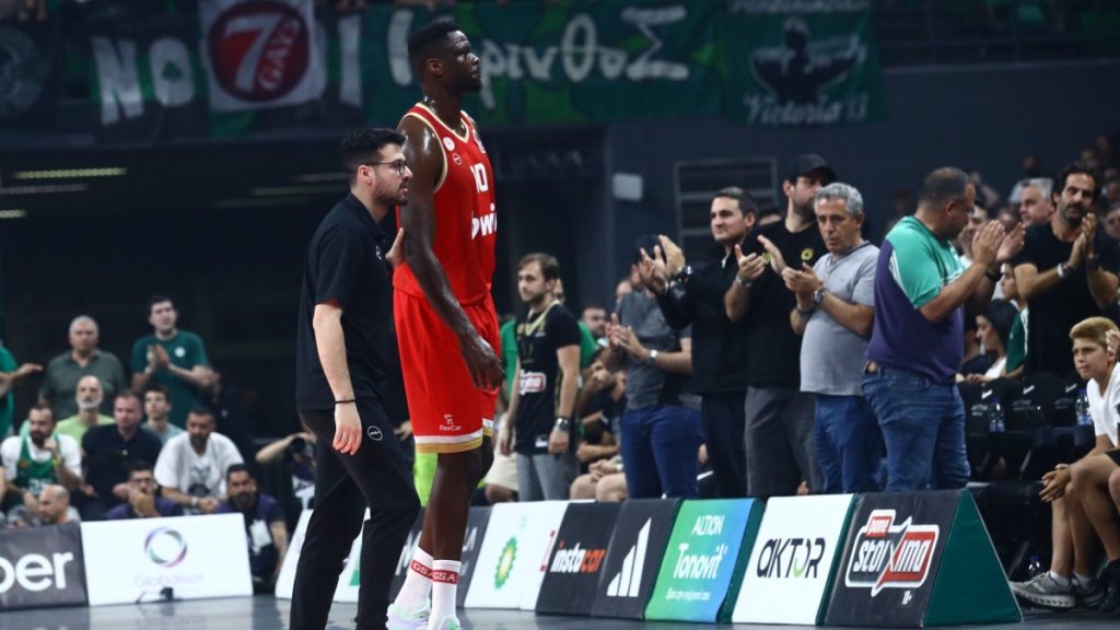 Πολύ σοβαρός ο τραυματισμός του Μουσταφά Φαλ: Στην Ισπανία για να υποβληθεί σε χειρουργείο ο σέντερ του Ολυμπιακού