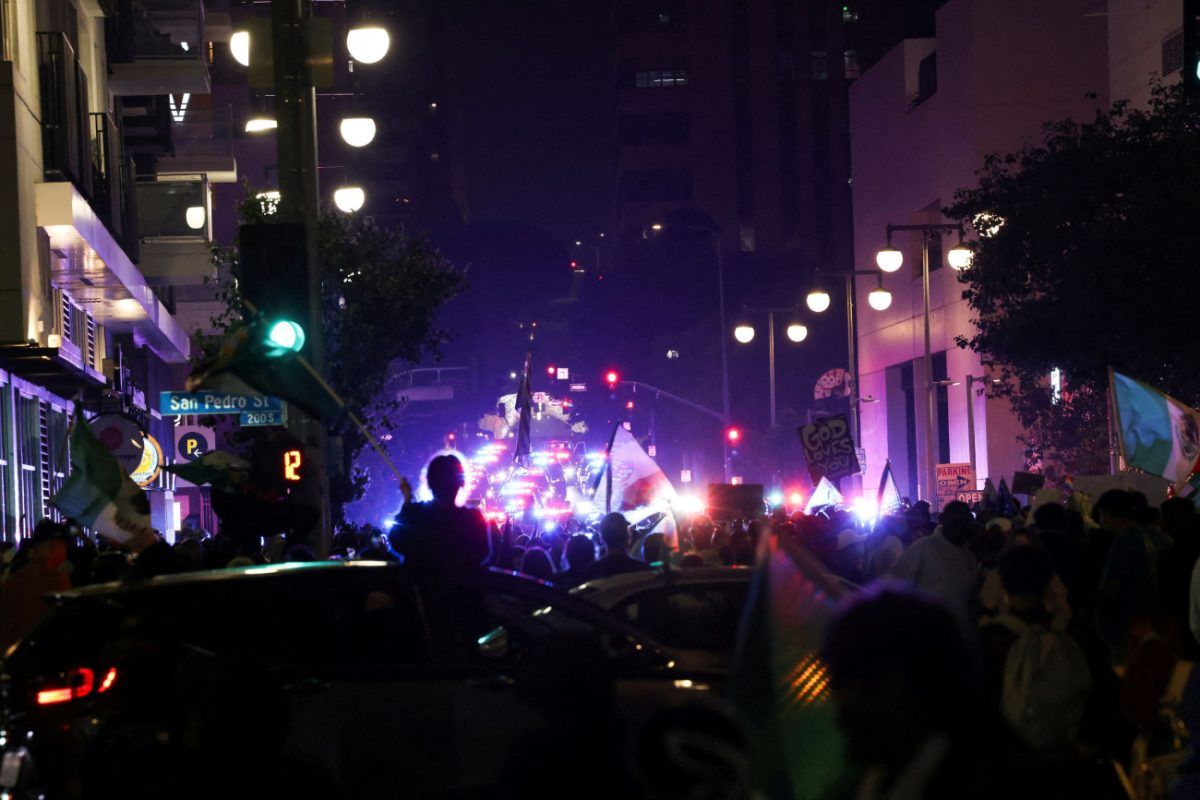 Νεκρός άνδρας εντοπίστηκε στο κέντρο του Λος Άντζελες κοντά σε λεηλατημένα καταστήματα