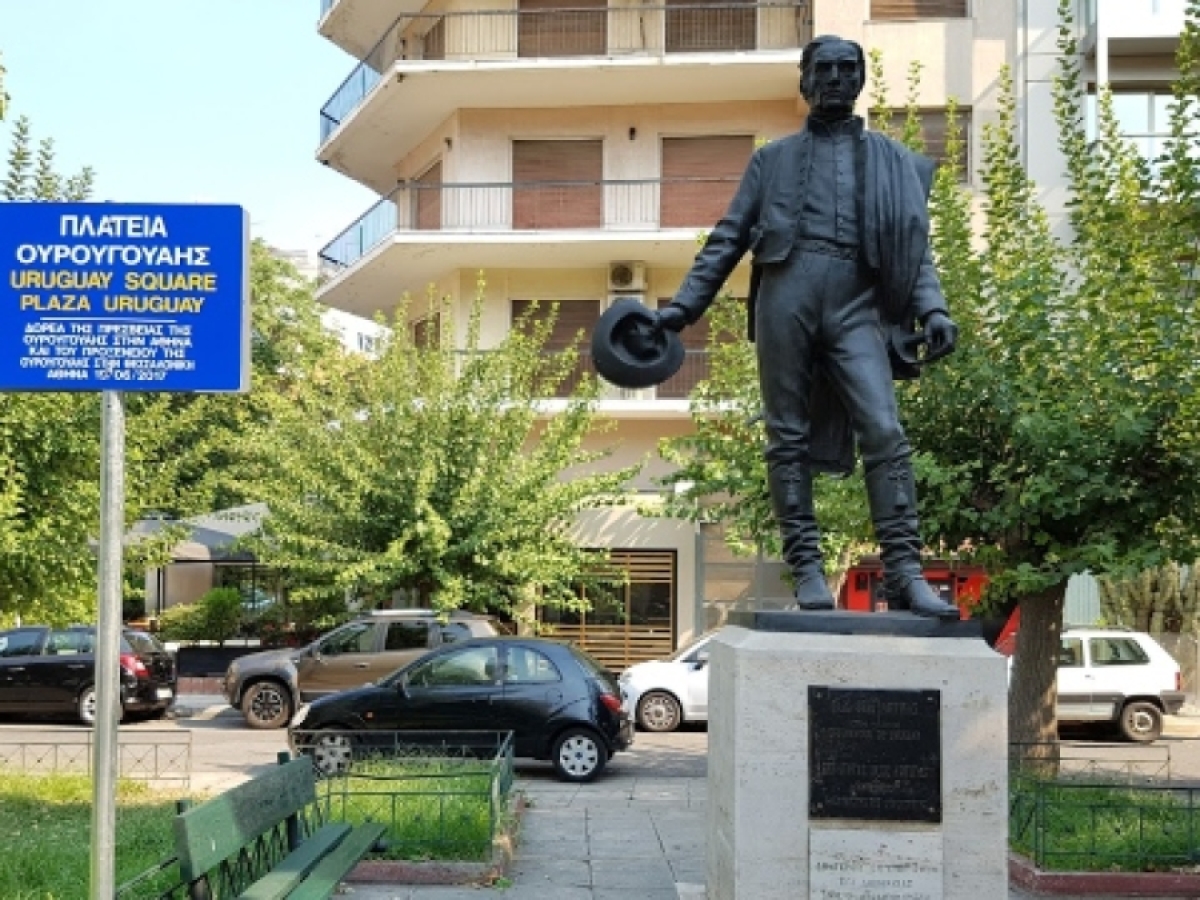 Η ιστορία της άγνωστης πλατείας Ουρουγουάης στο κέντρο της Αθήνας (φώτο)
