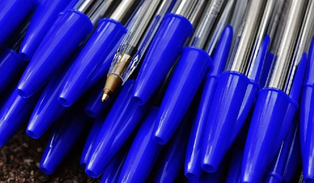 Εσύ το ήξερες; – Για ποιο λόγο έχουν τρύπα τα καπάκια στα στυλό;