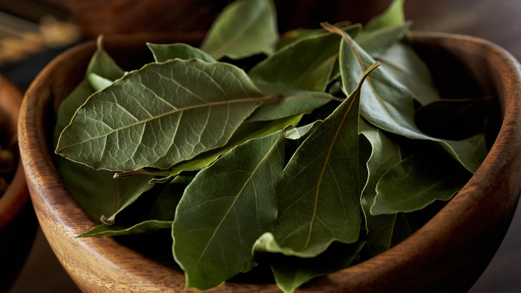 Δείτε γιατί πρέπει να βάζετε φύλλα δάφνης στα ντουλάπια και τα συρτάρια σας