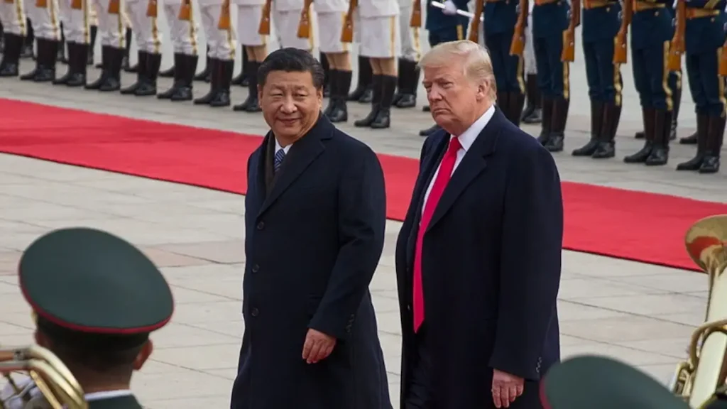 Ο Ν.Τραμπ ανακοίνωσε την επίτευξη εμπορικής συμφωνίας με την Κίνα: Mειώνει στο 55% τους δασμούς