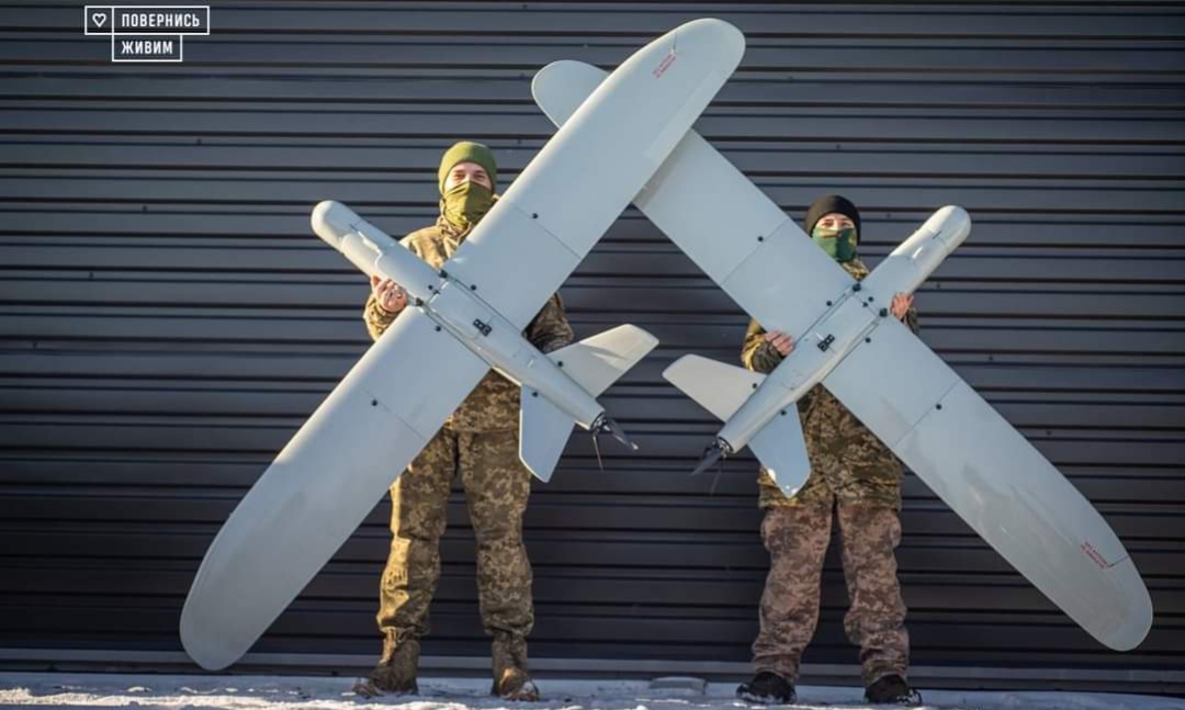 Απίστευτες εικόνες: Ρωσικός «κεραυνός» εξουδετερώνει ένα ουκρανικό «Leleka-100» πάνω από την Αγία Πετρούπολη (βίντεο)