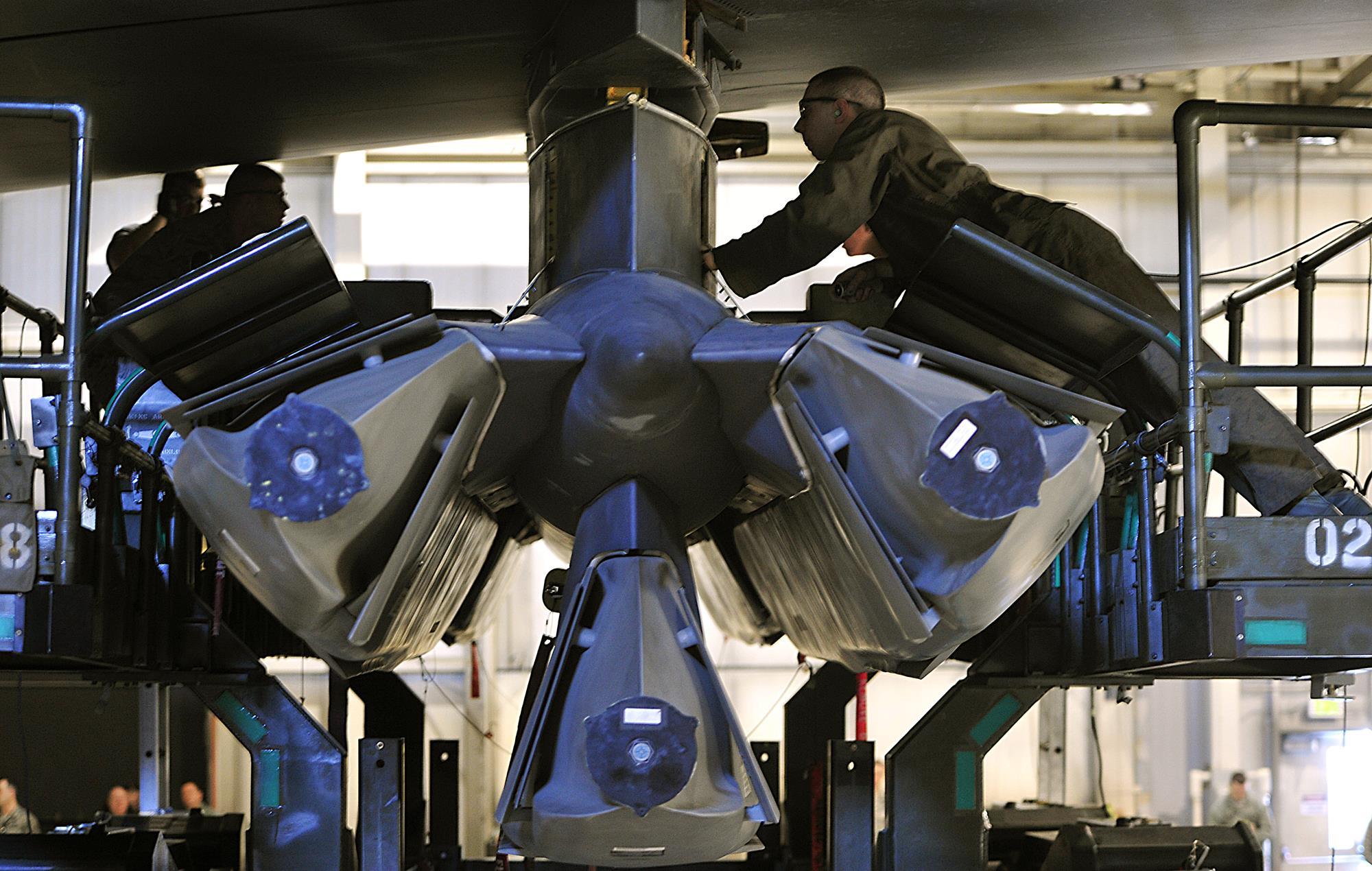 LRSO: Αυτό είναι το νέο όπλο αέρος-επιφανείας των στρατηγικών βομβαρδιστικών 6ης γενιάς της USAF (φωτό))