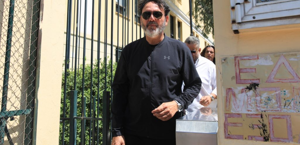 Σ.Αγγελόπουλος: «Δεν έμαθα στα παιδιά μου να χτυπάνε τις γυναίκες τους – Έπεσαν σε κακά χέρια» λέει η μητέρα του