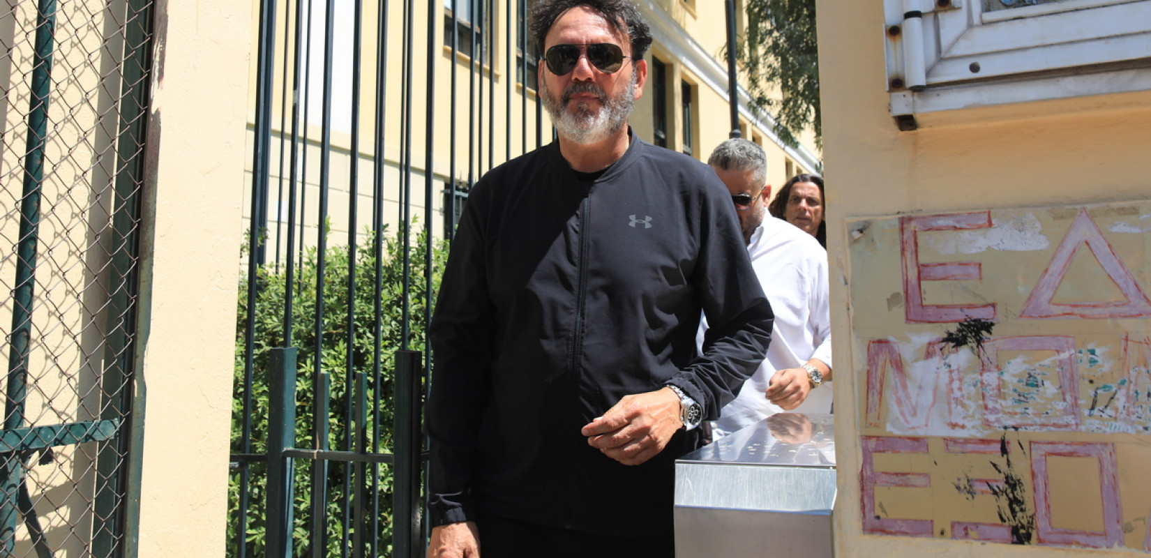 Σ.Αγγελόπουλος: «Δεν έμαθα στα παιδιά μου να χτυπάνε τις γυναίκες τους – Έπεσαν σε κακά χέρια» λέει η μητέρα του