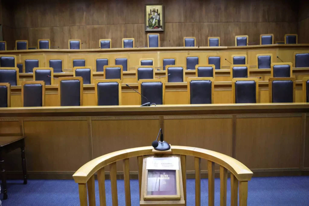 Οδηγείται στη φυλακή ο κρεοπώλης από την Άμφισσα που είχε σκοτώσει ένα 13χρονο κορίτσι το 2018