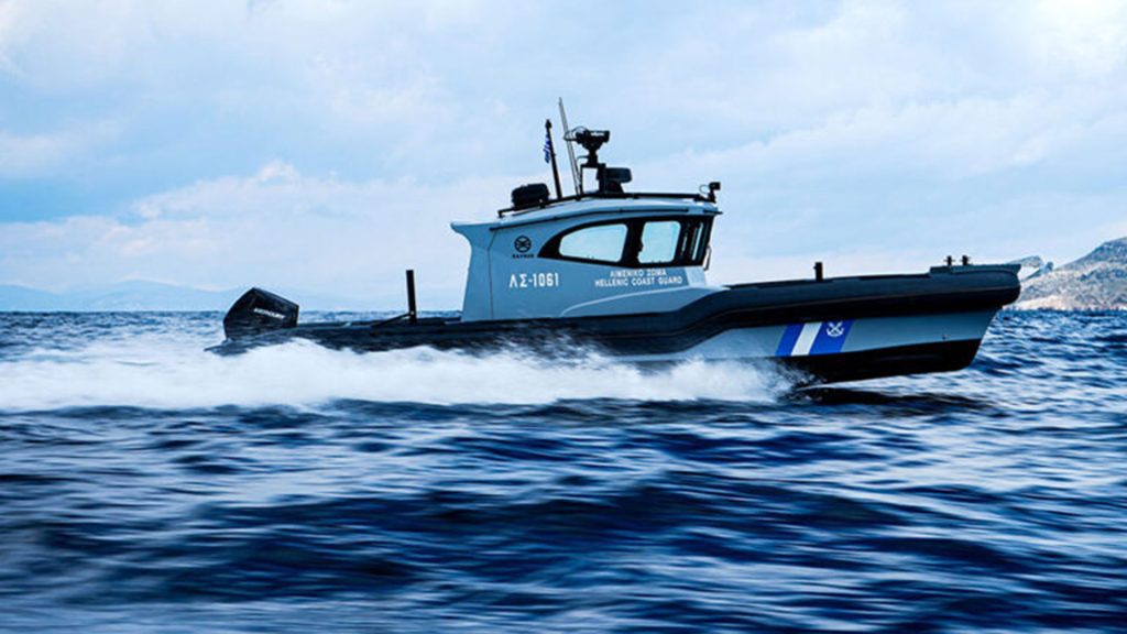 Πόρτο Χέλι: Φωτιά σε θαλαμηγό με 14 επιβάτες που ήταν αγκυροβολημένη στην περιοχή Χηνίτσα