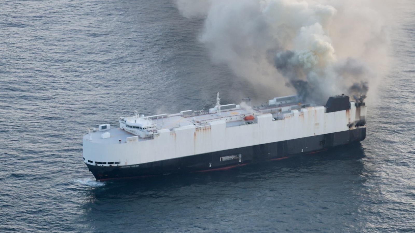 Morning Midas: Το πλοίο με τα 3.000 αυτοκίνητα που πλέει στον Ειρηνικό μετά από μία εβδομάδα εγκατάλειψης