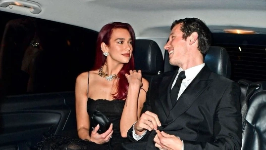 Ντούα Λίπα: Επιβεβαιώνει τον αρραβώνα της με τον Κάλουμ Τέρνερ – «Είναι ένα πραγματικά ξεχωριστό συναίσθημα»