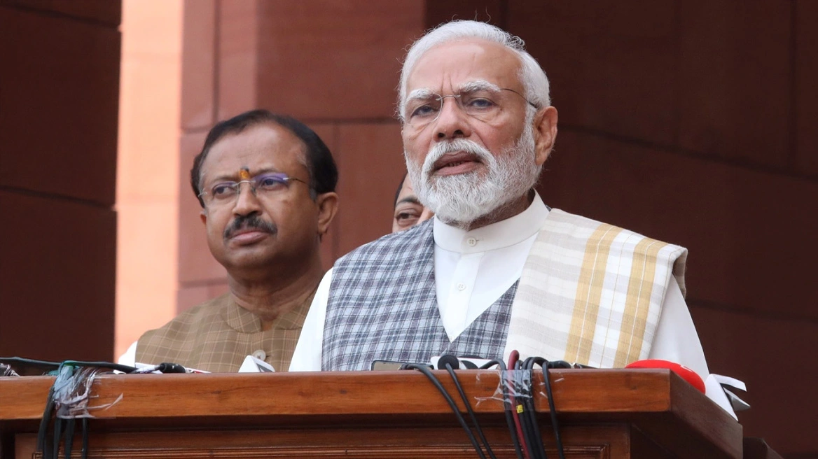 Συντριβή αεροσκάφους στην Ινδία: «Αδύνατο να περιγράψουμε με λόγια όσα νιώθουμε» λέει ο Ν.Μόντι 