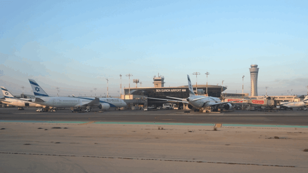 «Σφραγίστηκε» ο εναέριος χώρος της Μέσης Ανατολής – Εκατοντάδες ακυρώσεις και εκτροπές πτήσεων