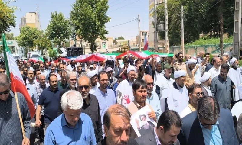 Διαδηλώσεις στους δρόμους του Ιράν: Καλούν για στρατιωτική απάντηση κατά του Ισραήλ