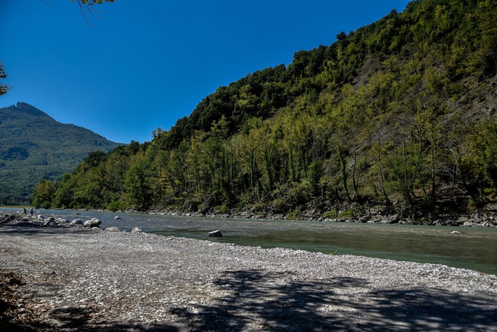 Νέες μαρτυρίες για τα δύο παιδιά στον Άραχθο: «Το λιγότερο που έμειναν μέσα στο νερό ήταν 45 λεπτά»