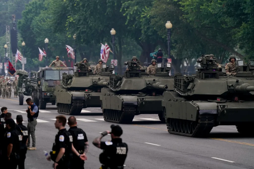 Η στρατιωτική παρέλαση του αμερικανικού στρατού στην Ουάσιγκτον για τα 250 χρόνια παρουσία του Ν.Τραμπ (βίντεο)