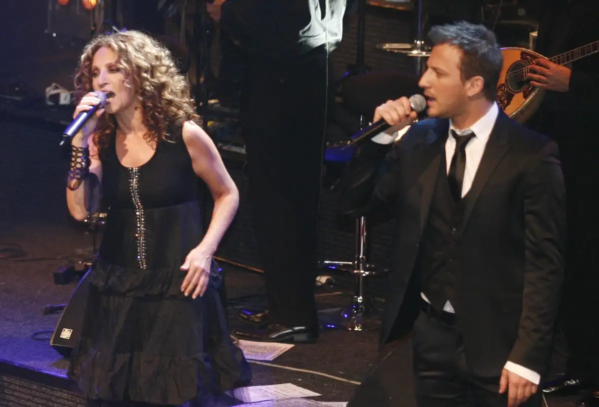 Γλυκερία – Κ.Καραφώτης: Αποκλεισμένοι στο Ισραήλ οι δύο τραγουδιστές – Το σχέδιο μεταφοράς στο Κάιρο