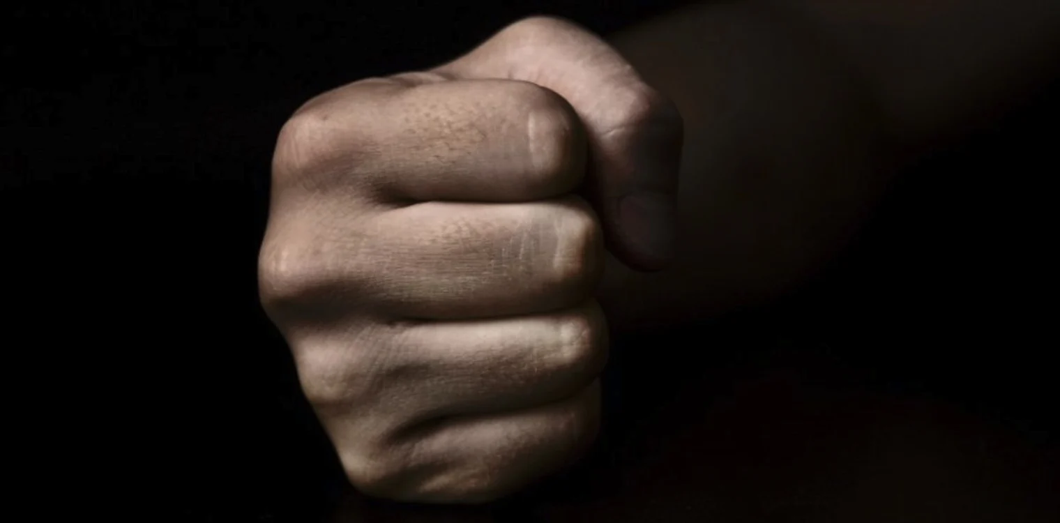 Νίκαια: Έξι άνδρες επιτέθηκαν άγρια σε παρέα μετά από παρατήρηση