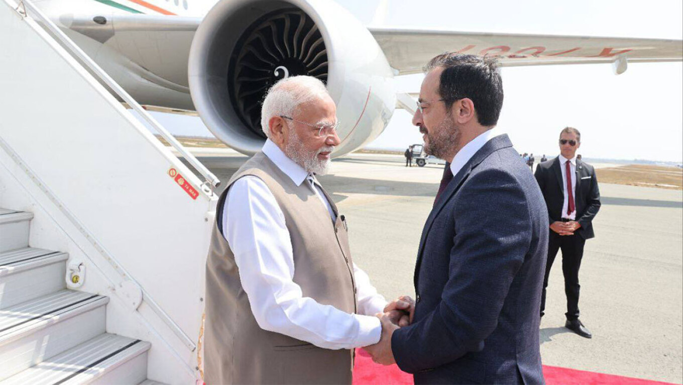 Στην Κύπρο ο πρωθυπουργός της Ινδίας, Ναρέντρα Μόντι – Τον υποδέχθηκε ο Ν.Χριστοδουλίδης