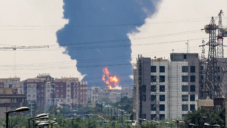 Χτύπημα του Ισραήλ στην έδρα των Φρουρών της Επανάστασης στην Τεχεράνη – Εκρήξεις και στο Ισφαχάν