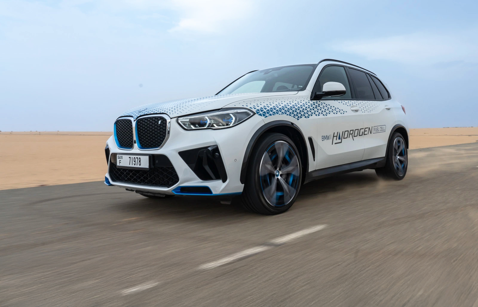 Όχι μόνο ρεύμα: Η BMW ποντάρει και στο υδρογόνο