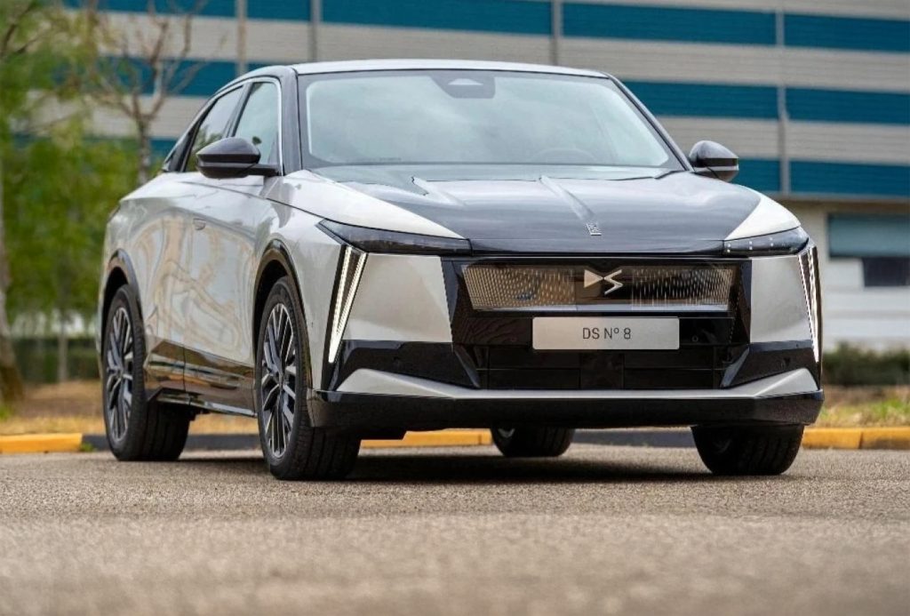 DS N°8: Σκέψεις για να κυκλοφορήσει και σε υβριδική