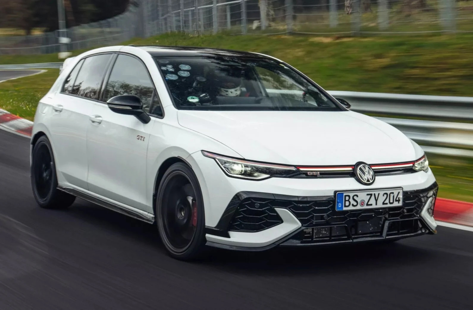 Αυτό είναι το ταχύτερο VW Golf GTI όλων των εποχών (βίντεο)