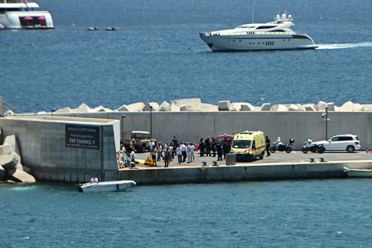 Βουλιαγμένη: Συνελήφθη ο 57χρονος πιλότος του ελικοπτέρου που συνετρίβη στη θάλασσα