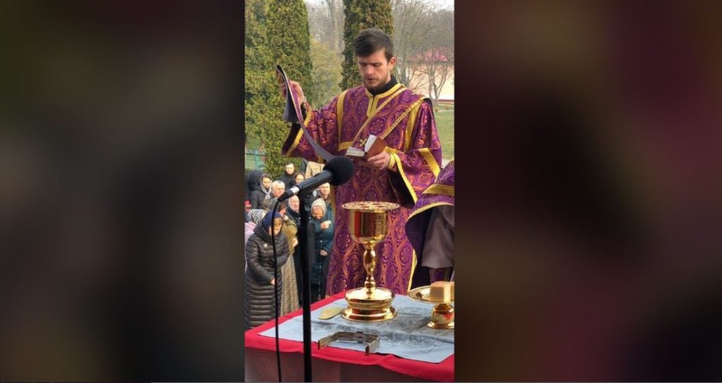 Αυτός είναι ο Ουκρανός ιερέας που κρατείται αιχμάλωτος εδώ και 5 μέρες για να σταλεί στο μέτωπο – Δείτε φωτογραφία