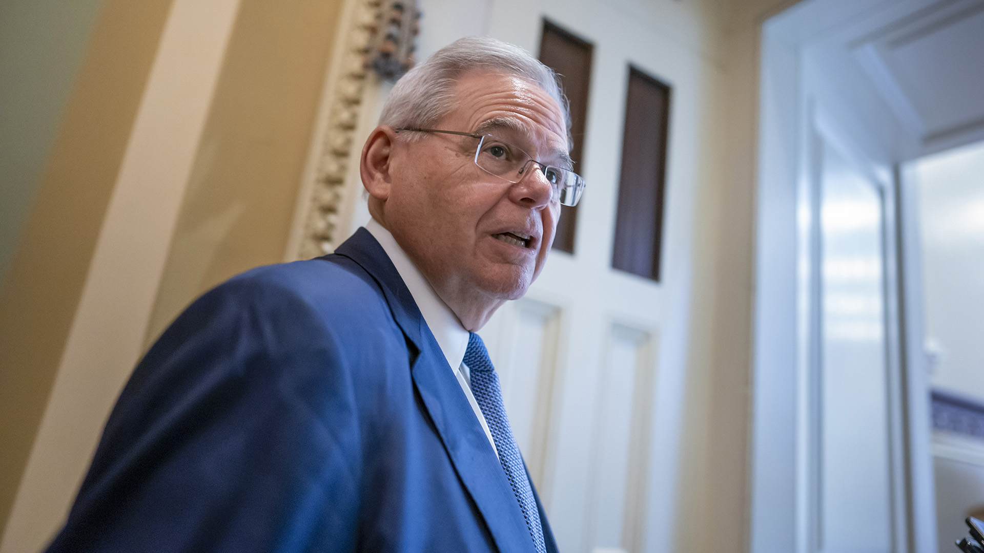 Στη φυλακή ο Μπομπ Μενέντεζ – Ξεκινά η πρώτη μέρα που εκτίει την ποινή του