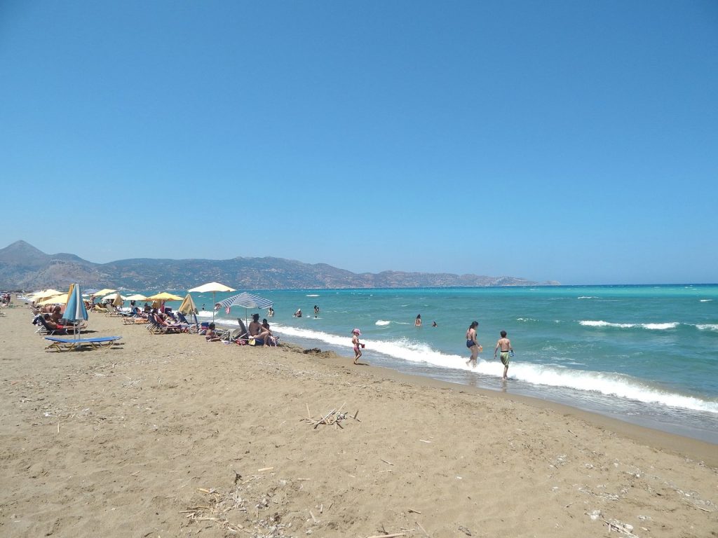 Ηράκλειο: 58χρονη ανασύρθηκε χωρίς τις αισθήσεις της σε παραλία της περιοχής – Εισήχθη εκτάκτως στην εντατική