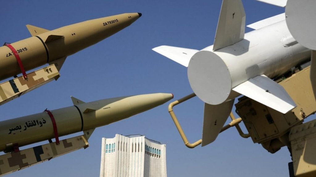 Νέα επίθεση Ιράν με βαλλιστικούς πυραύλους κατά του Ισραήλ – Πιάστηκαν στα χέρια στα καταφύγια στο Τελ Αβίβ (upd)