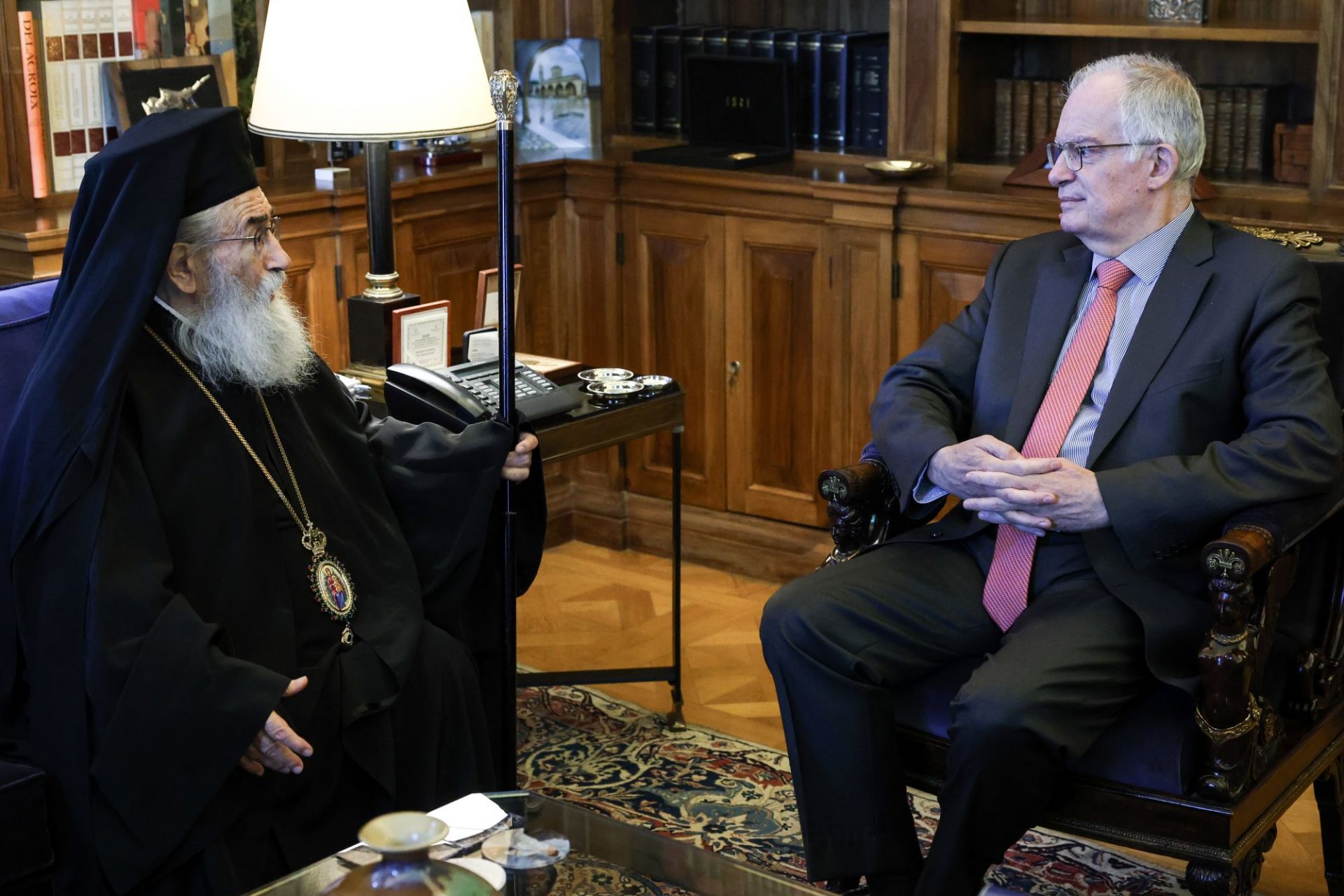 Ο Αρχιεπίσκοπος Σινά Δαμιανός ενημέρωσε τον Πρόεδρο Τασούλα για τις εξελίξεις που αφορούν στην Ιερά Μονή Σινά