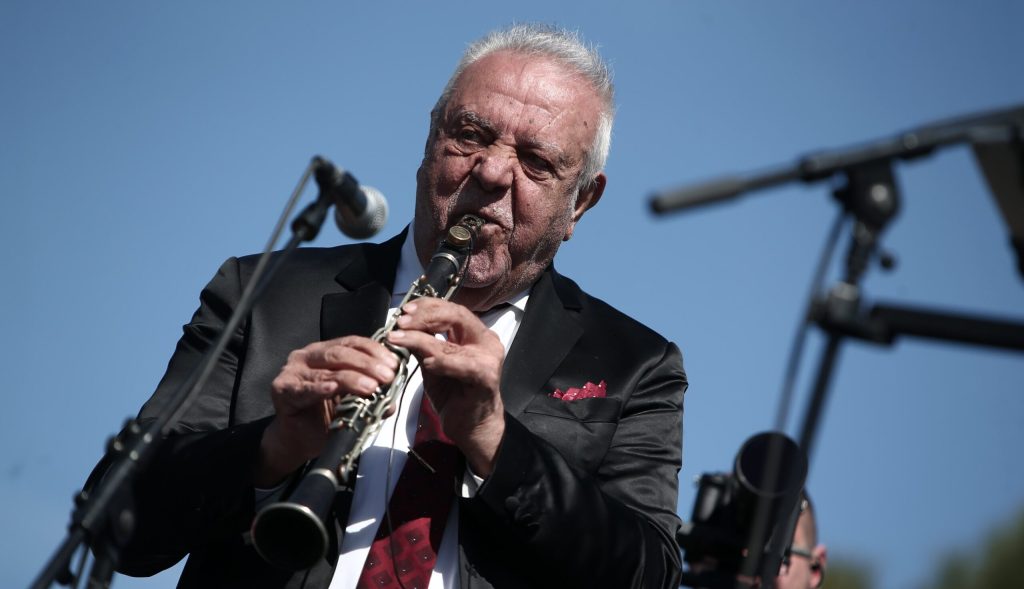 Πετρολούκας Χαλκιάς: Σε λαϊκό προσκύνημα η σορός του δεξιοτέχνη του κλαρίνου