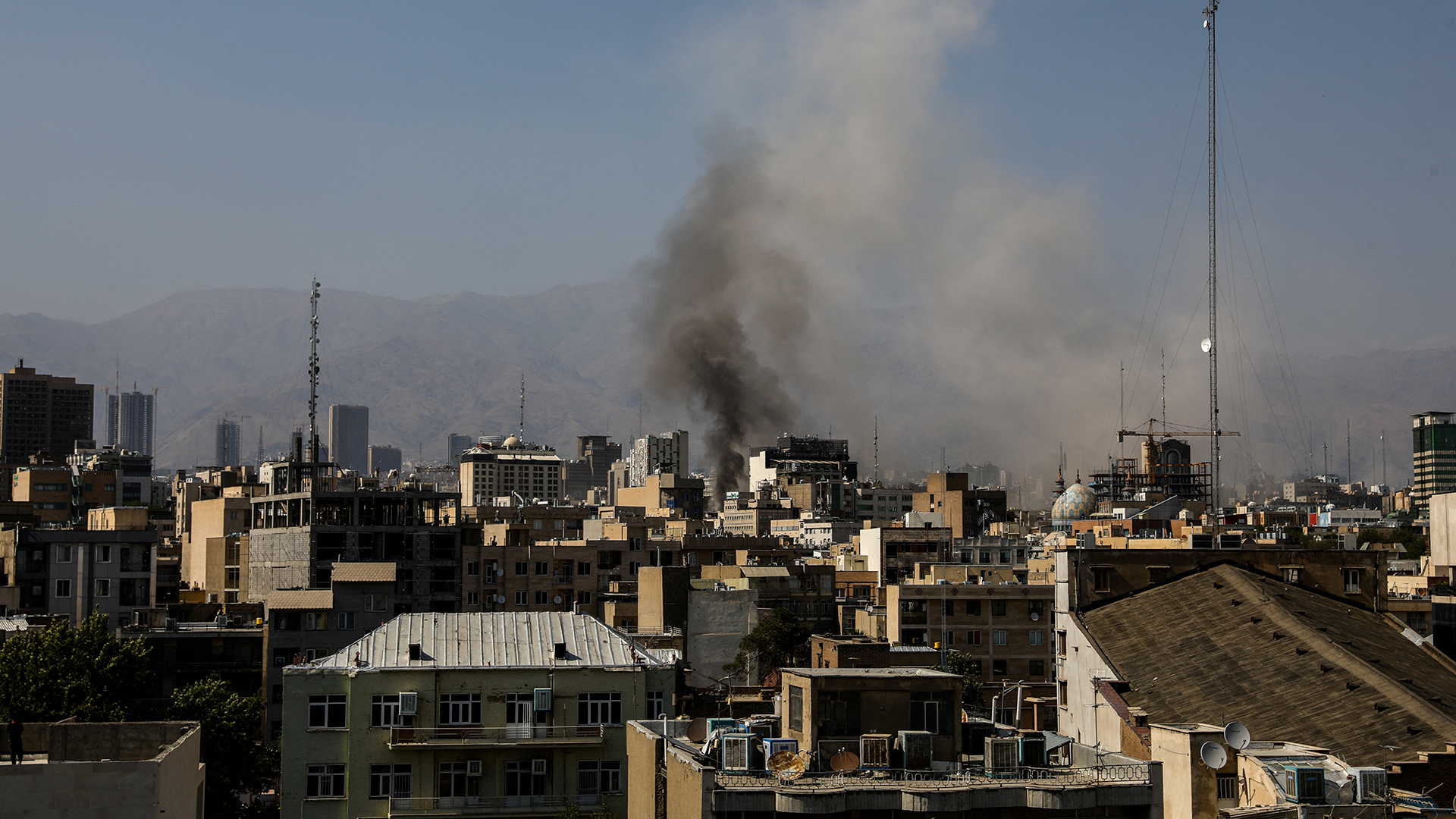 Με λεωφορεία απομακρύνθηκαν από το Ιράν σχεδόν 800 Κινέζοι πολίτες