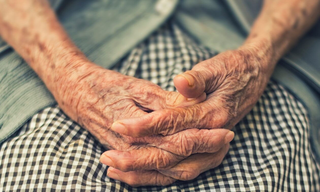 Ηράκλειο: Κακουργηματική δίωξη στην 57χρονη αποκλειστική για την κακοποίηση της ηλικιωμένης