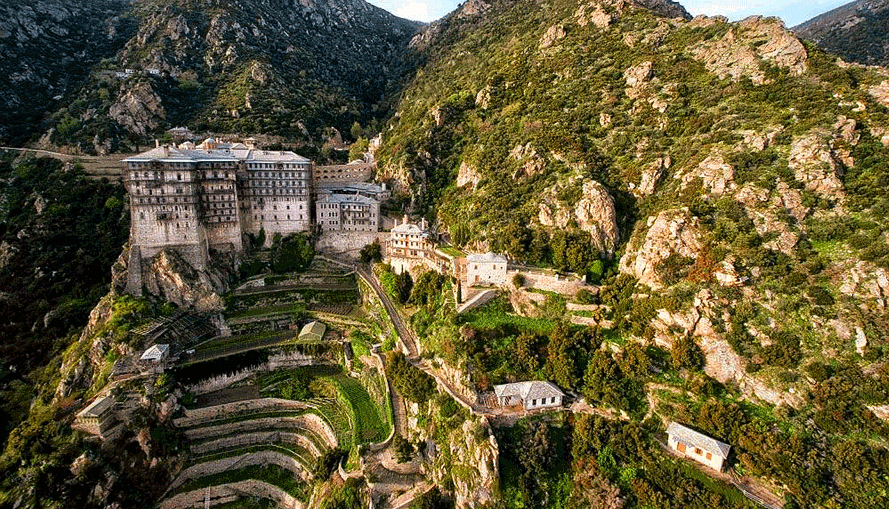 Άγιο Όρος: Επιχείρηση διάσωσης προσκυνητή που τραυματίστηκε όταν έπεσε σε χαράδρα