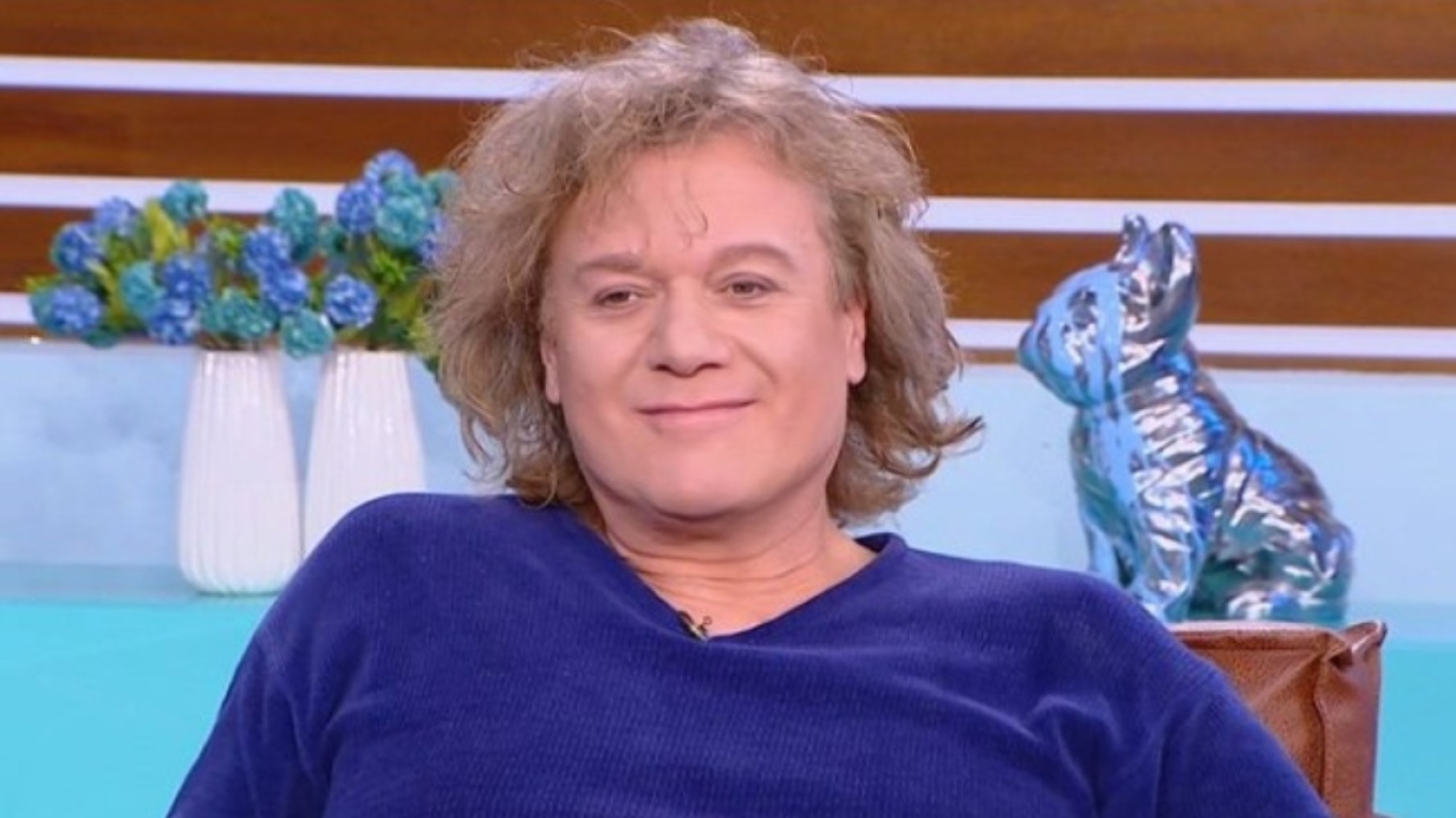 Πέτρος Γαϊτάνος: «Είναι ωραία η ζωή με το ράσο, αλλά δεν είμαι ικανός να το φορέσω» (βίντεο)