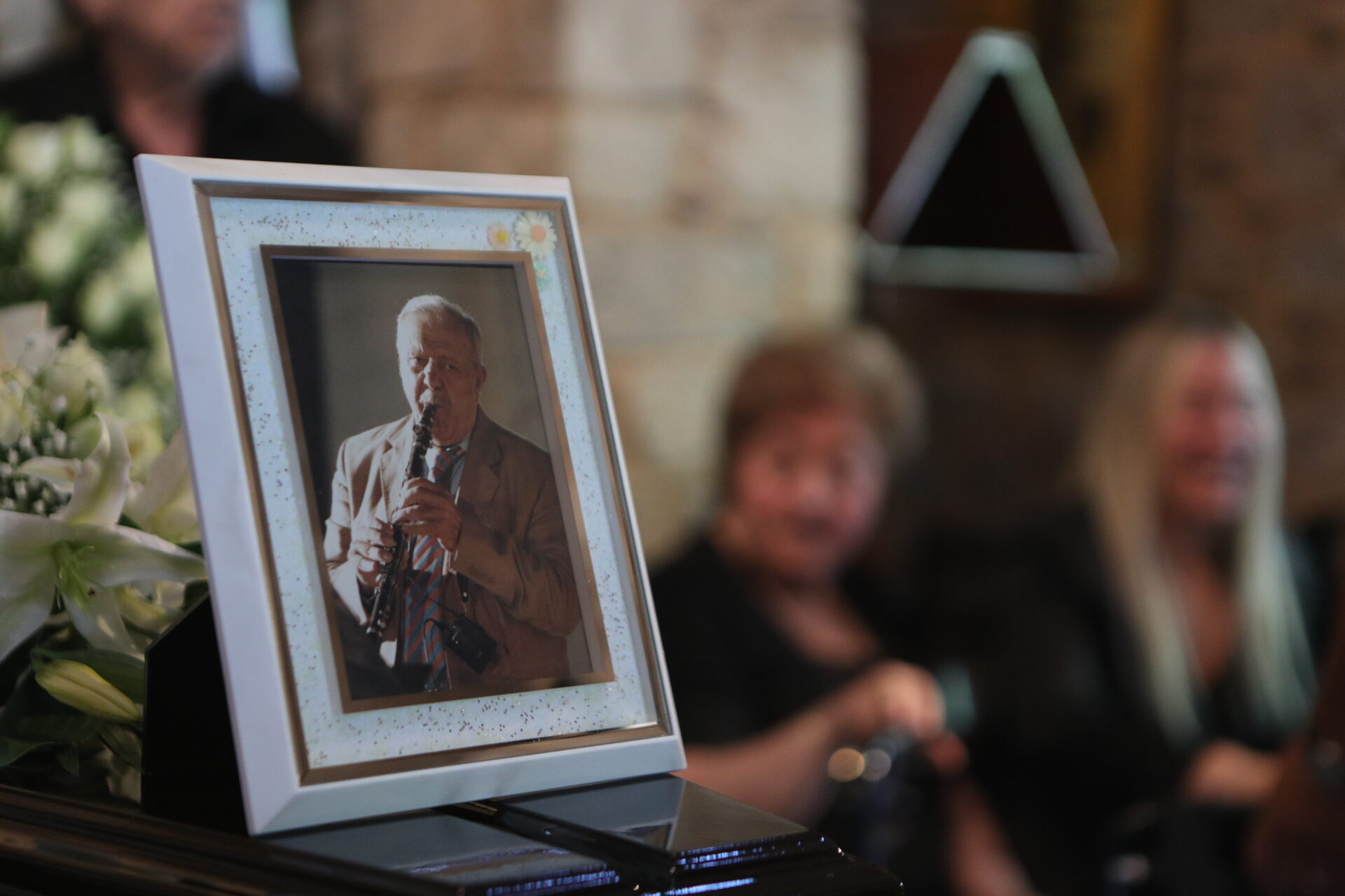 Πετρολούκας Χαλκιάς: Με δάκρυα, ήχους κλαρίνου και μοιρολόι το τελευταίο «αντίο» (βίντεο-φωτο)