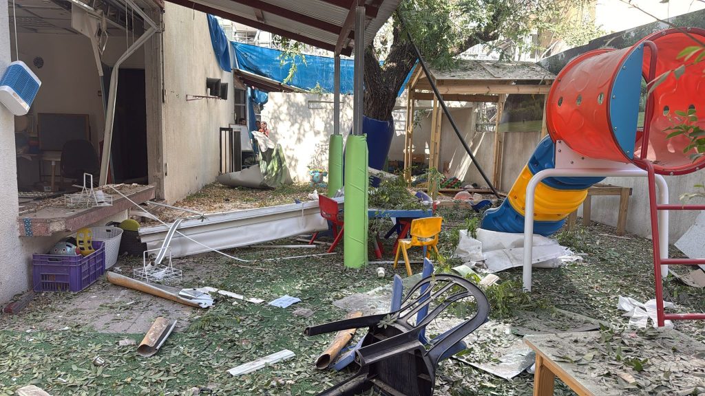 Αυλή νηπιαγωγείου χτυπήθηκε από τη σημερινή ιρανική επίθεση – Η ανάρτηση του Ισραηλινού υπ.Παιδείας (φώτο)