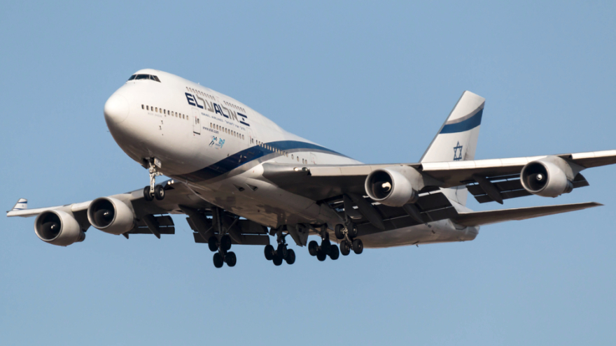 Πτήση που μετέφερε Ισραηλινούς από την Κύπρο εξετράπη προσωρινά λόγω της ιρανικής πυραυλικής επίθεσης