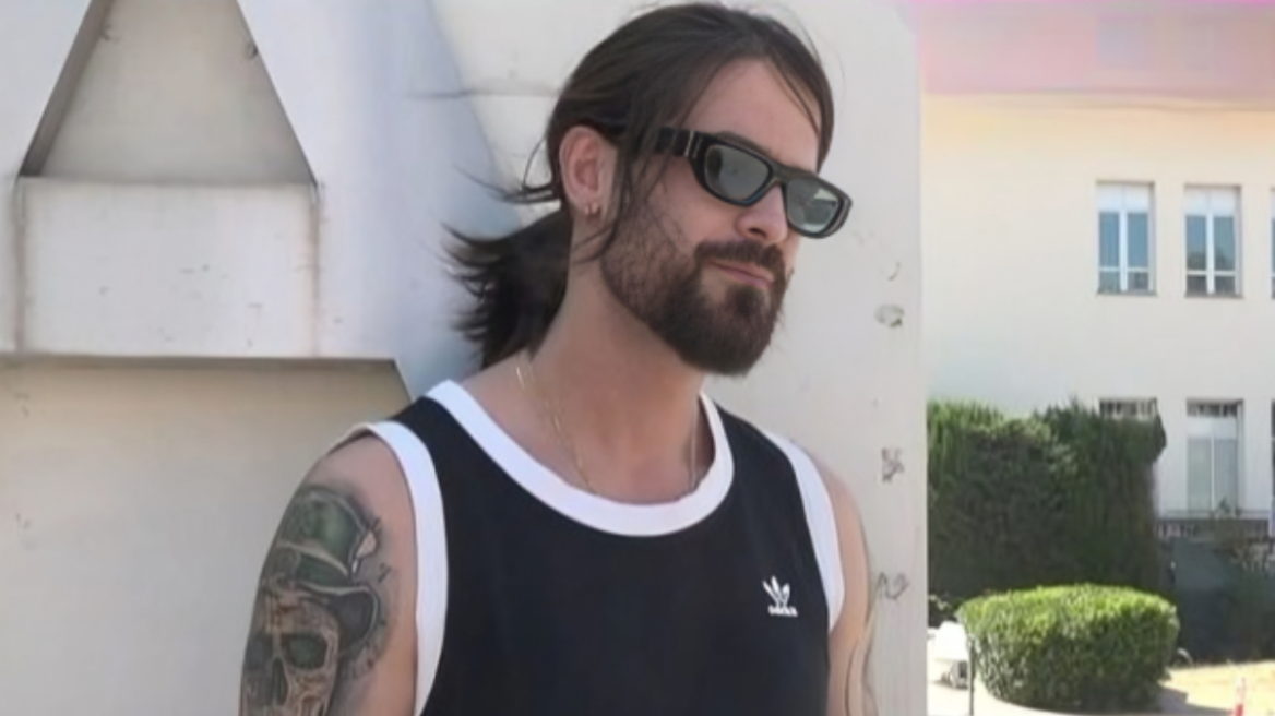 Α.Μουγκοπέτρος: Ζητά να σβηστούν από το διαδίκτυο φωτογραφίες με το τραυματισμένο χέρι του